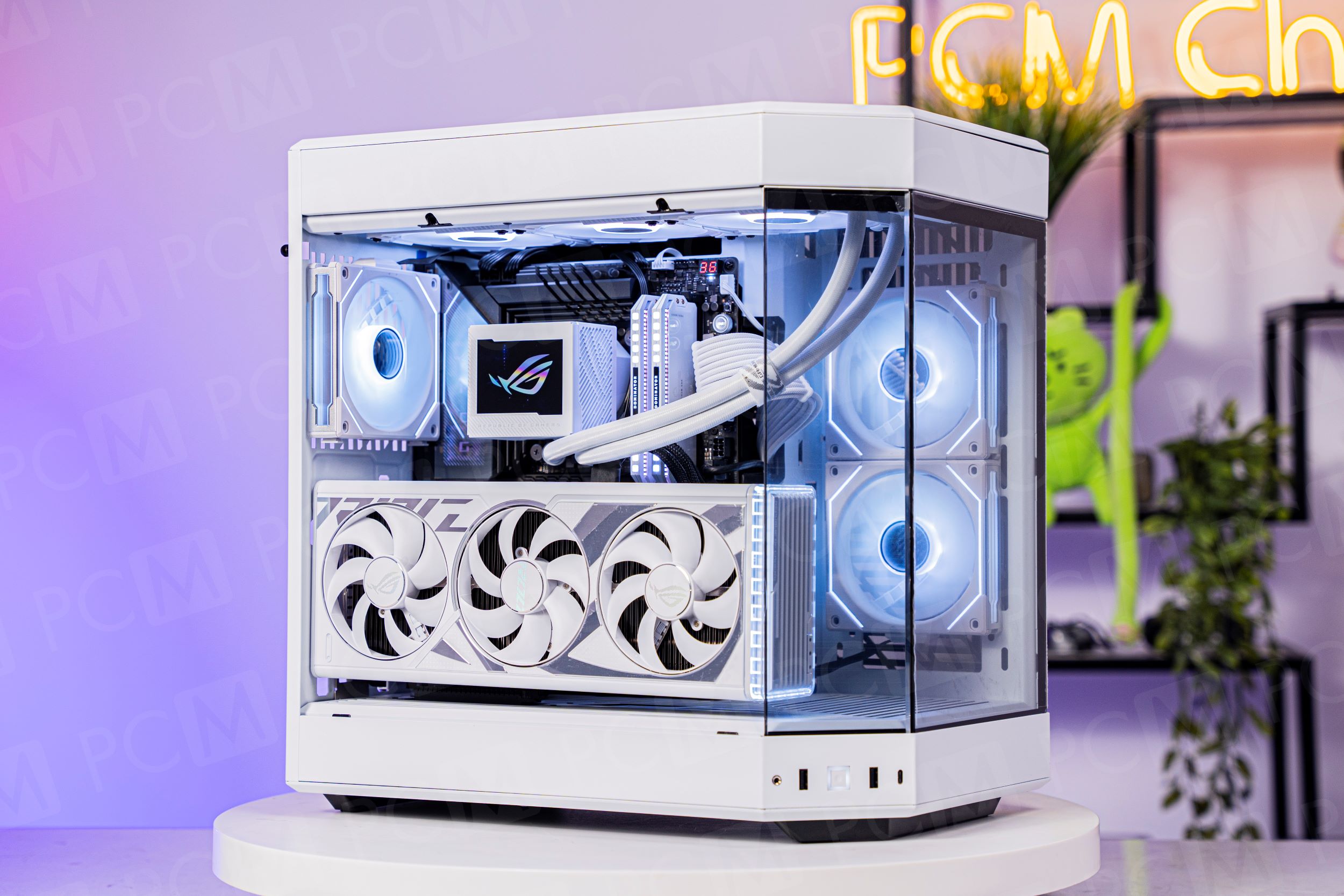 PC Republic Of Game Ultimate White RTX 4090 14900K HYTE