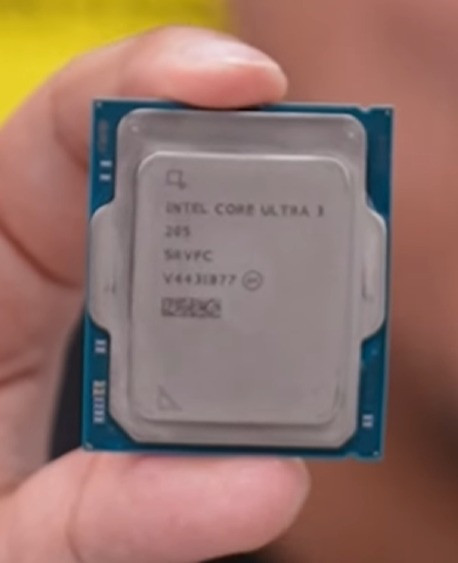 Ultra 3 205 nhanh hơn 28% so với i3 14100 trong Cinebench R23