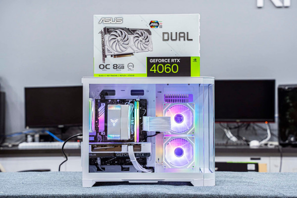 PC Ultra Gaming i5 12400F - RTX 4060 8GB OC WHITE