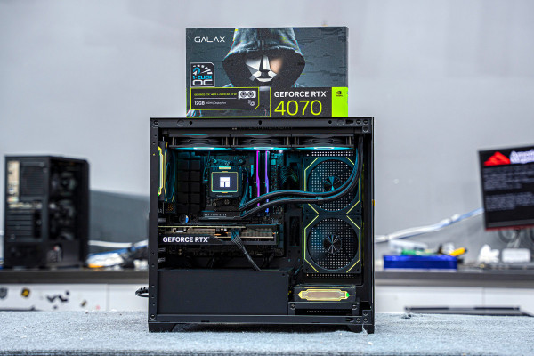 PC AMD ULTRA GAMING RYZEN 7 7800X3D - RTX 4070 12GB