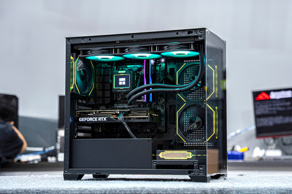 PC AMD ULTRA GAMING RYZEN 7 7800X3D - RTX 4070 12GB