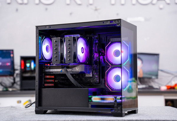 PC AMD ULTRA GAMING RYZEN 7 7800X3D- RTX 4060 8GB OC 