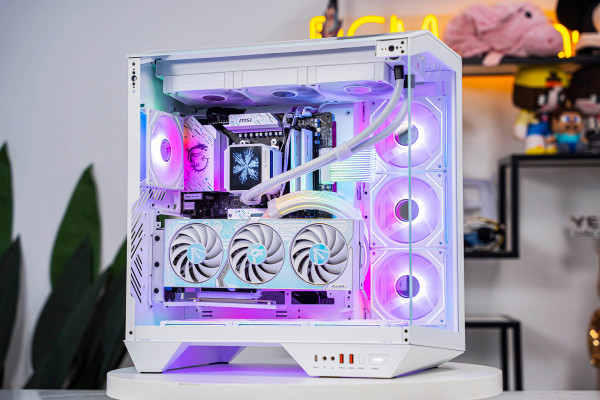 PC AMD ULTRA GAMING RYZEN 7 7800X3D - RTX 4070 SUPER 12GB SNOW WHITE