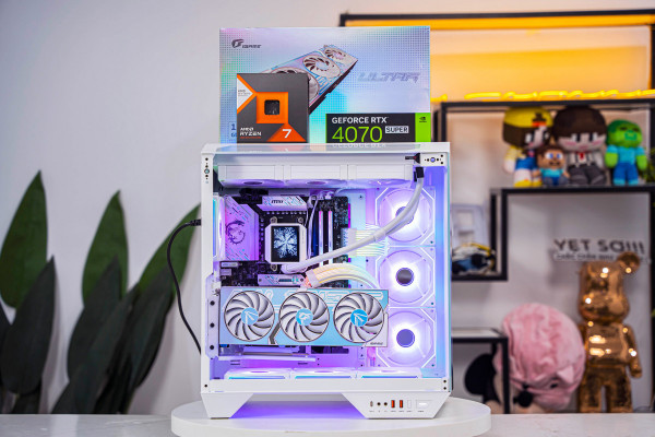 PC AMD ULTRA GAMING RYZEN 7 7800X3D - RTX 4070 SUPER 12GB SNOW WHITE