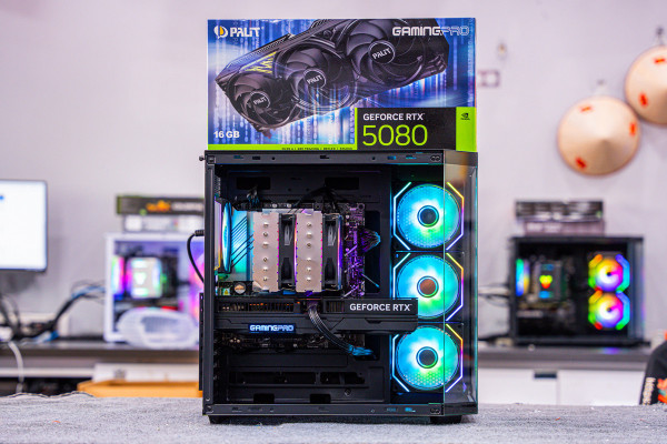 PC AMD GAMING RYZEN 7 9800X3D - RTX 5080 16GB X3 