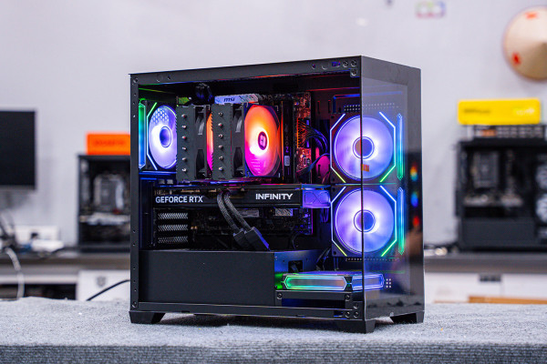 PC AMD GAMING RYZEN 7 9800X3D - RTX 5070 12GB