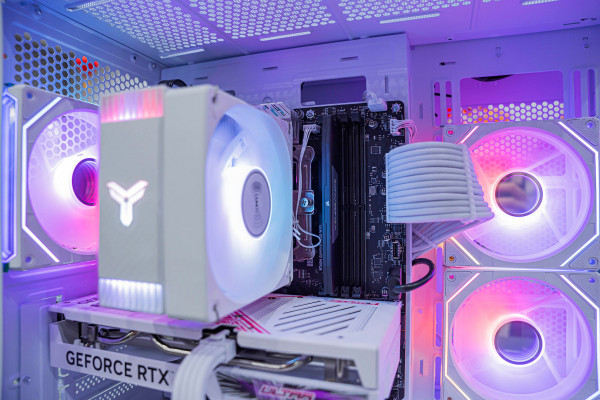 PC ULTRA GAMING i5 13400F - RTX 5070 12GB OC WHITE