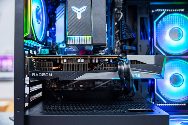 PC ULTRA GAMING i5 12600KF - RX 7600 8GB OC DUAL