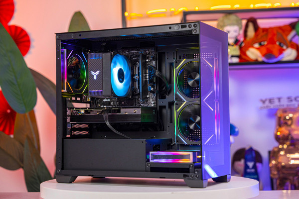 PC ULTRA GAMING i7 12700KF - RX 7600 8GB OC DUAL