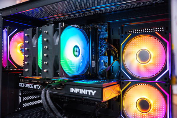 PC AMD GAMING PRO Ryzen 7 9700X - RTX 5070 12GB