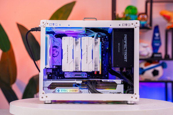 PC MINI AMD SUPER LUXURY RYZEN 7 7800X3D - RX 9070 XT 16GB WHITE