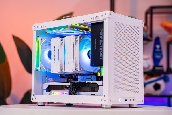PC MINI AMD SUPER LUXURY RYZEN 7 7800X3D - RX 9070 XT 16GB WHITE