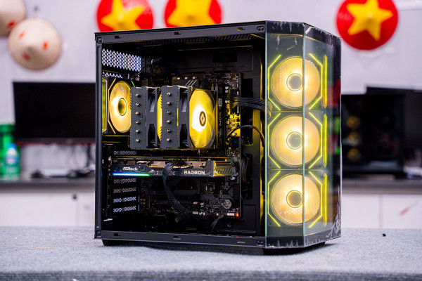 PC ULTRA GAMING i9 14900KF - RX 9060 XT 16GB OC