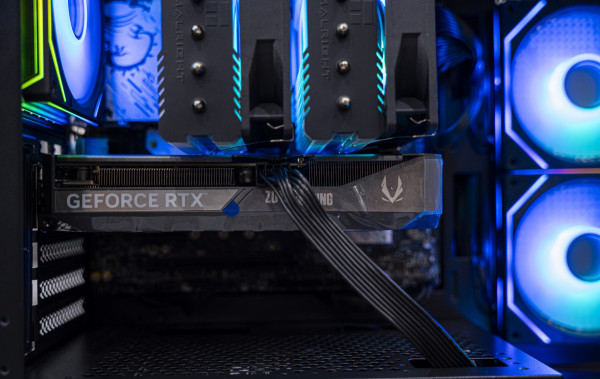 PC AMD GAMING PRO RYZEN 7 9700X - RTX 5060 Ti 16GB