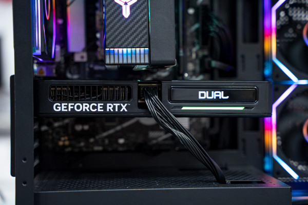 PC Ultra Gaming i5 12400F - RTX 5060 Ti 8GB 