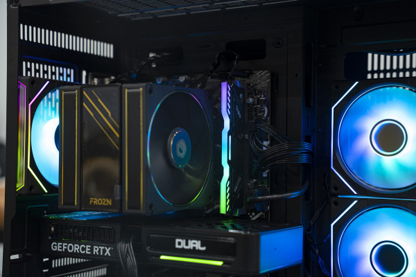 PC ULTRA GAMING i5 14400F - RTX 5060 8GB BLACK 