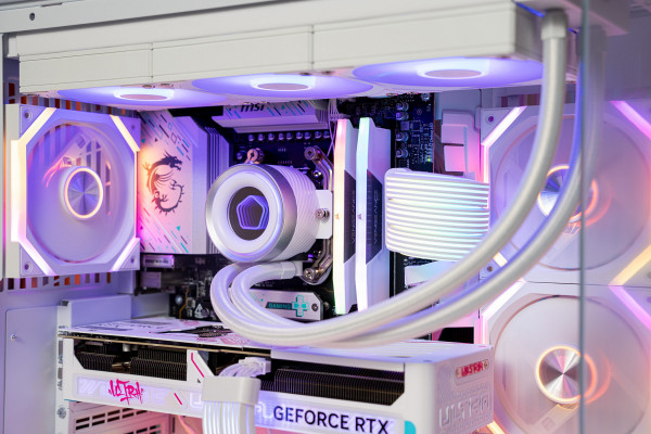 PC MINI AMD GAMING LUXURY RYZEN 7 7800X3D - RTX 5070 12GB OC WHITE