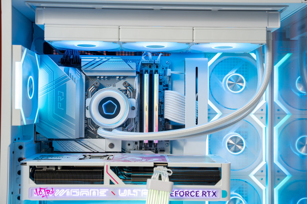 PC AMD GAMING SUPER LUXURY RYZEN 7 9800X3D - RTX 5070 Ti 16GB OC WHITE