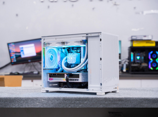 PC MINI GAMING LUXURY AMD RYZEN 7 7800X3D - RTX 5070 12GB OC WHITE