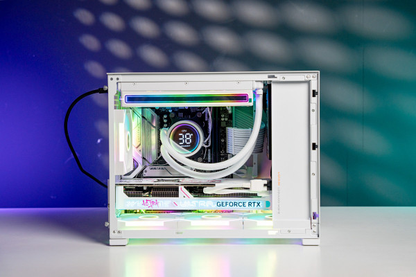 PC MINI GAMING LUXURY AMD RYZEN 7 7800X3D - RTX 5070 12GB OC WHITE