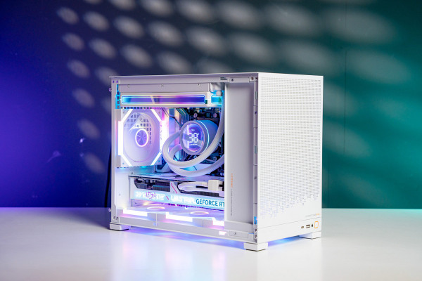 PC MINI GAMING LUXURY AMD RYZEN 7 7800X3D - RTX 5070 12GB OC WHITE