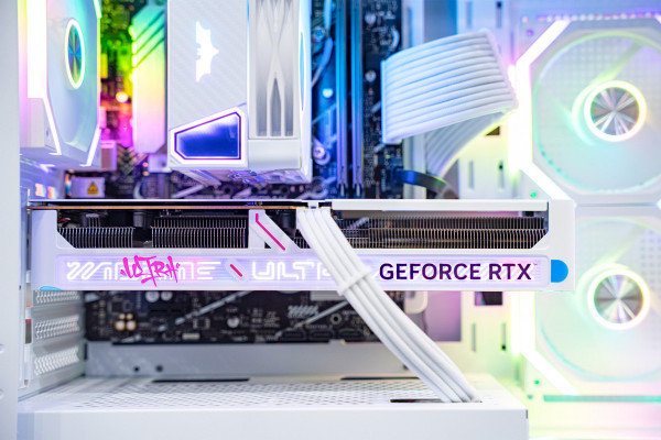 PC ULTRA GAMING i5 12400F- RTX 5060 8GB OC WHITE