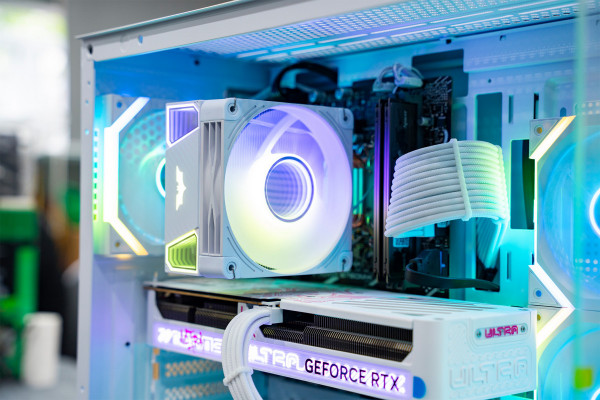 PC ULTRA GAMING i5 12400F- RTX 5060 8GB OC WHITE