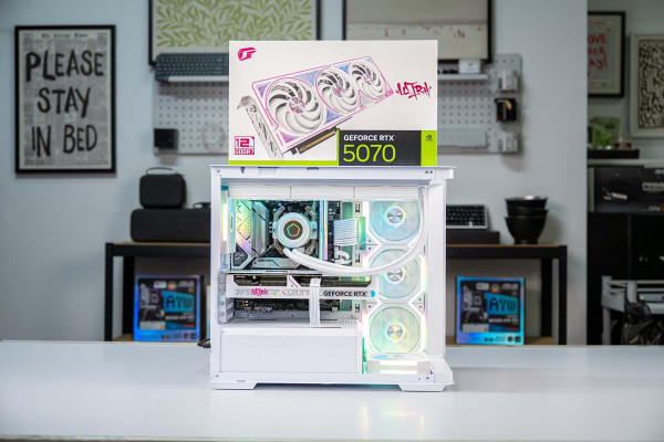 PC AMD GAMING ULTRA RYZEN 7 7800X3D - RTX 5070 12GB OC  WHITE