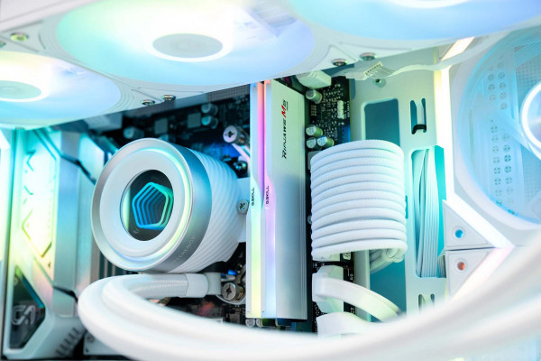 PC AMD GAMING ULTRA RYZEN 7 7800X3D - RTX 5070 12GB OC  WHITE