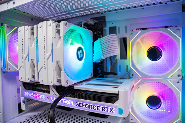 PC ULTRA GAMING i5 14400F - RTX 5070 12GB OC WHITE