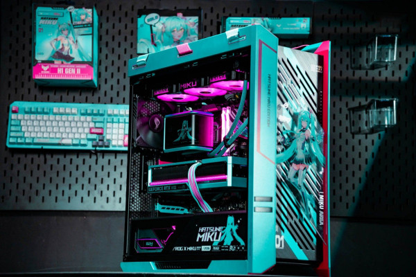 PC GAMING ASUS ROG HATSUNE MIKU EDITION (AMD Ryzen 9 9950X3D - RTX 5080 16GB OC)